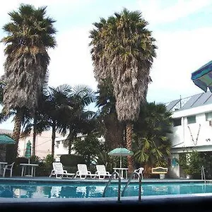 Tradewinds Airport Motel